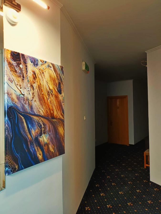 Hotel Duet Pitesti Exterior photo