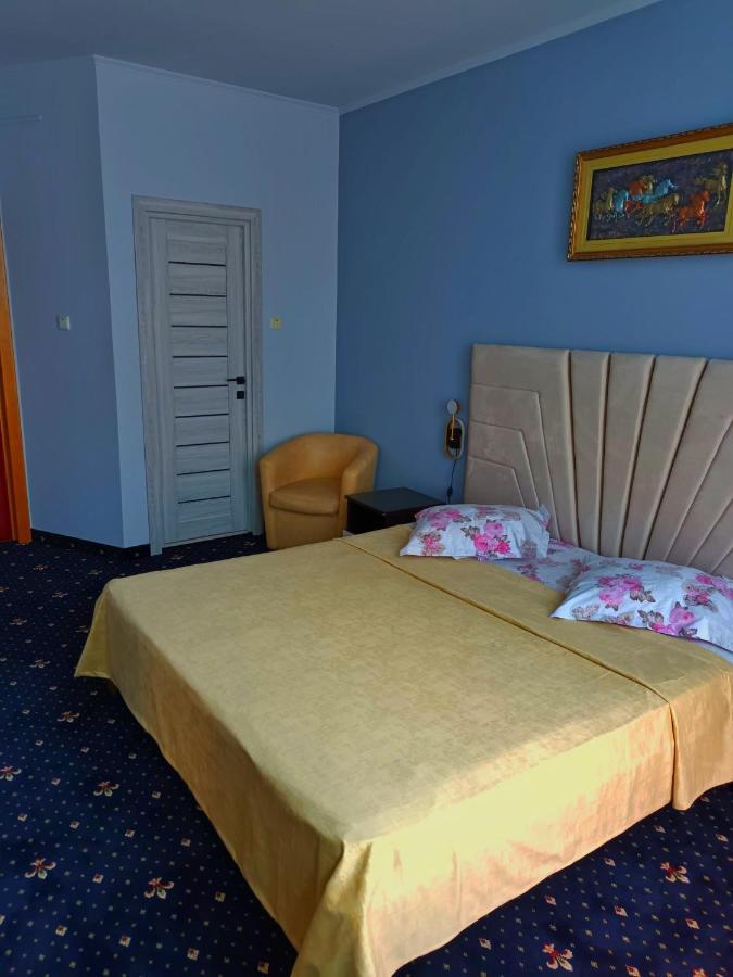 Hotel Duet Pitesti Exterior photo