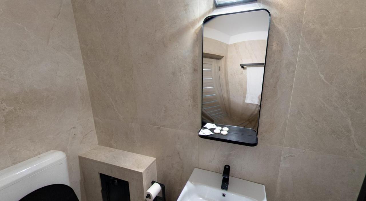 Hotel Duet Pitesti Exterior photo